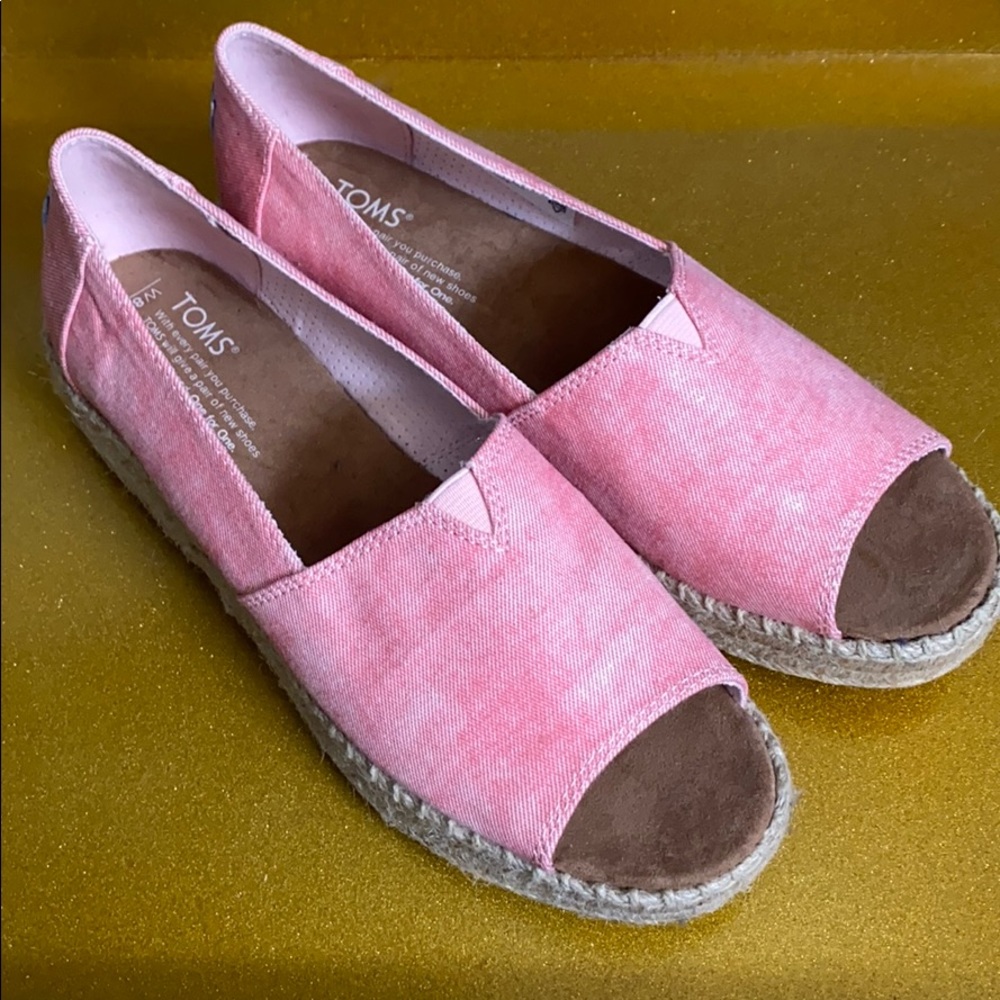 Barely worn pink Toms shoes